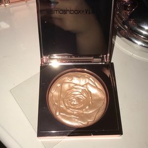 Smashbox + Vlada highlighter (Gilded Rose)